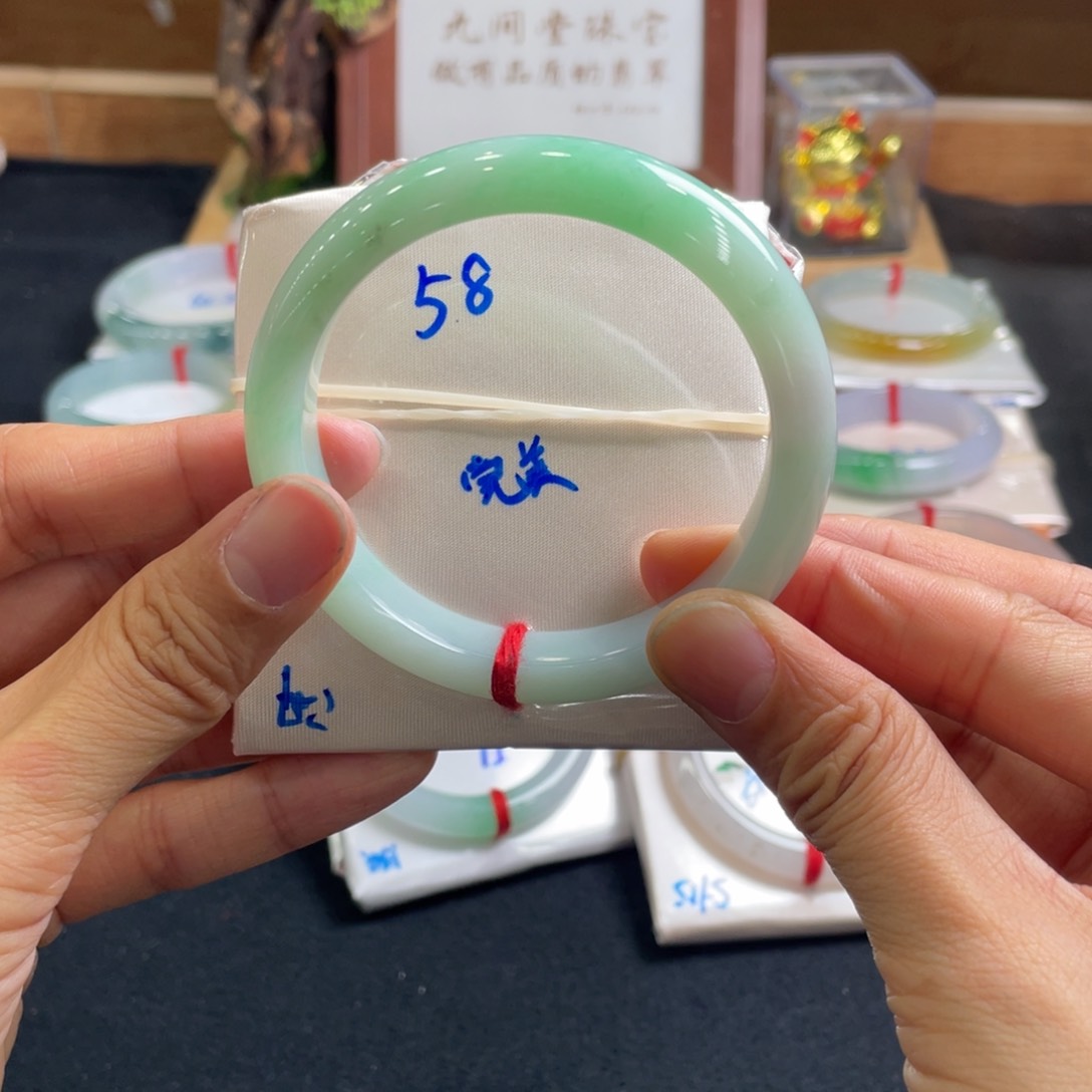 翡翠手镯未镶嵌58天然翡翠A货