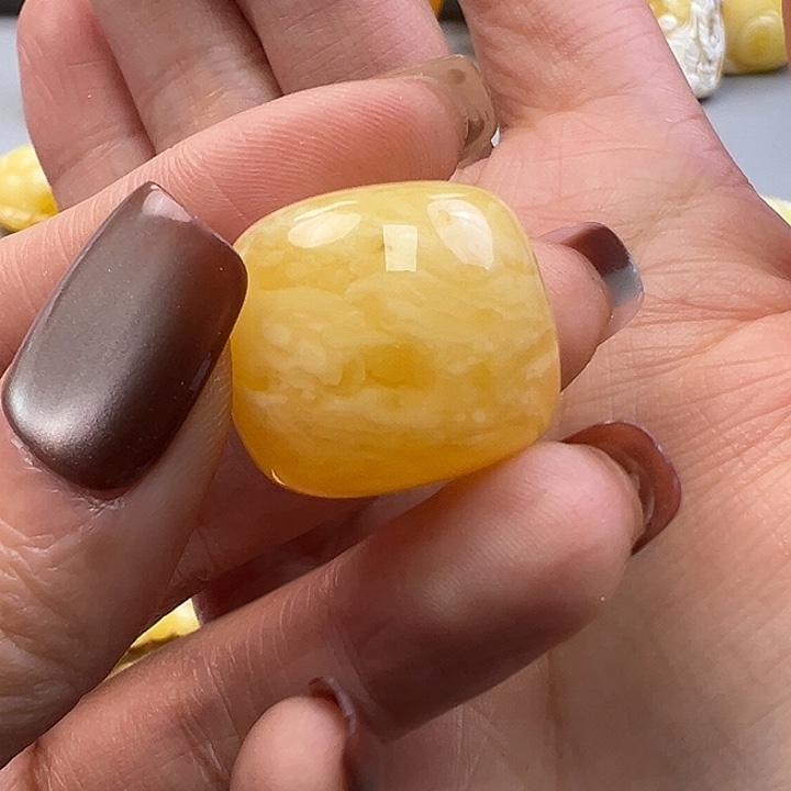 蜜蜡未镶嵌珠宝奇石