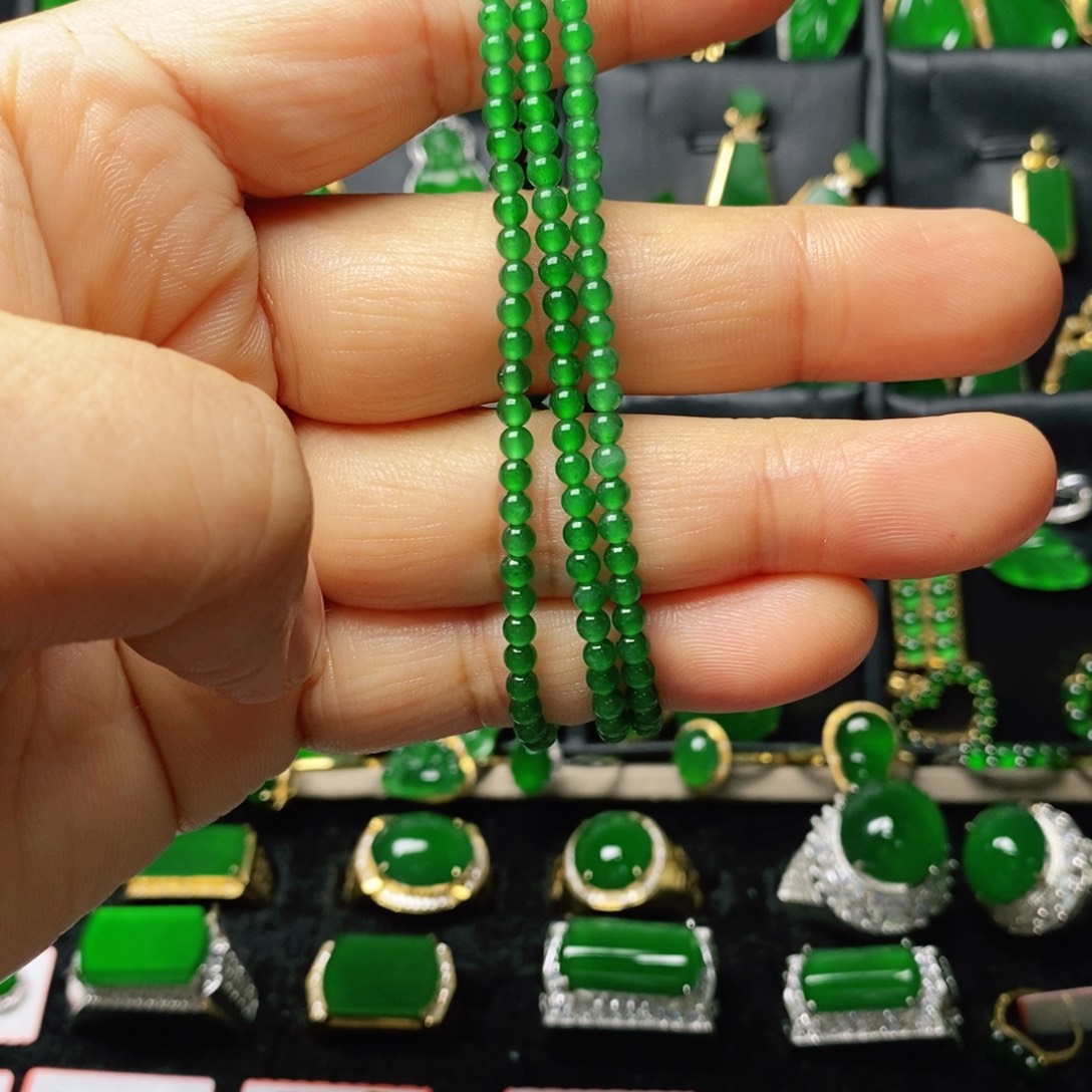 赵***凡翡翠未镶嵌颈饰特价商品