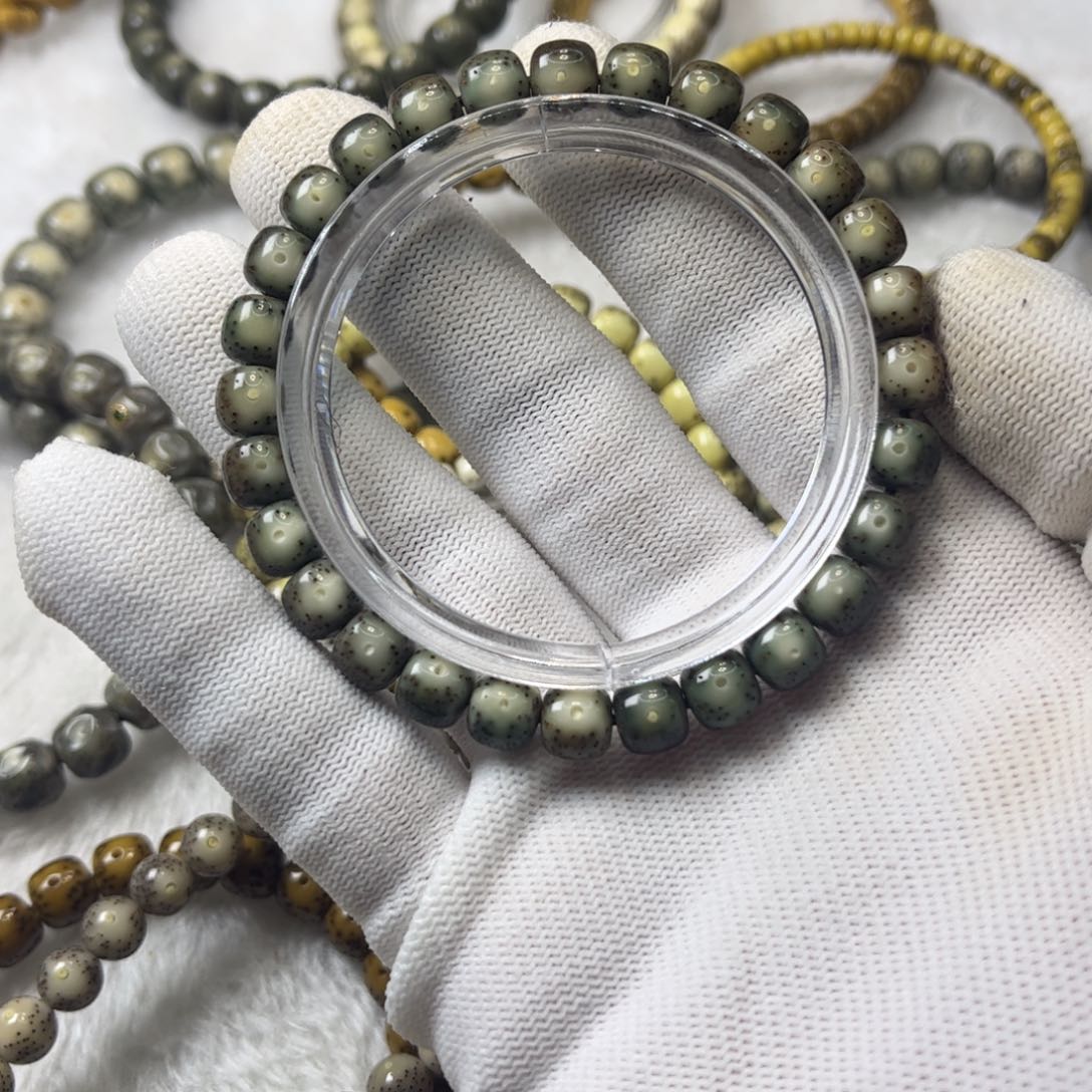 星月菩提手串石玉料绿包白大眼睛