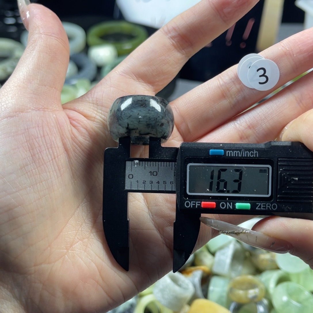 蛇纹石玉未镶嵌戒指