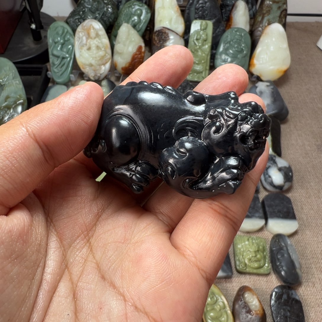 和田玉未镶嵌挂件貔貅