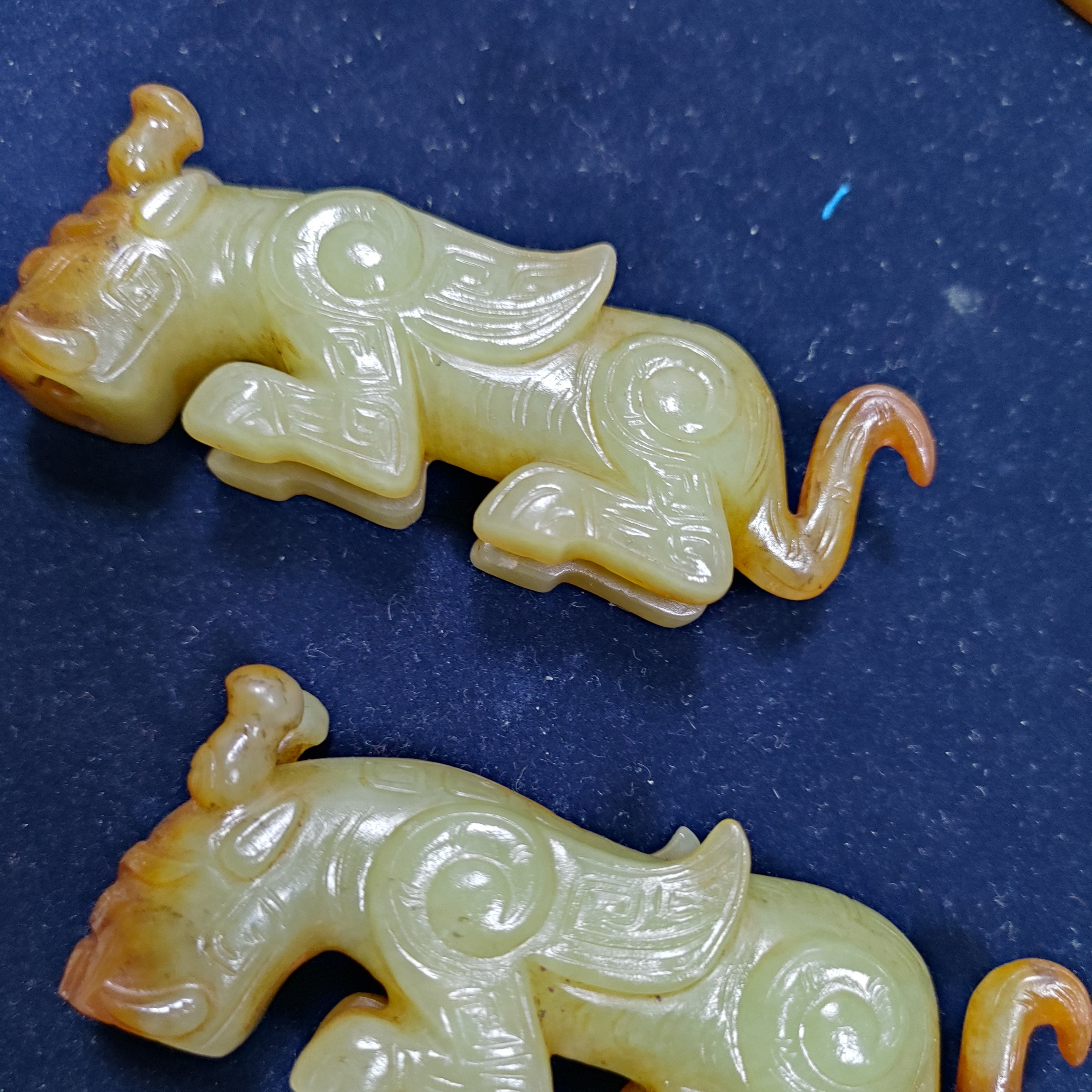 和田玉老虎手把件