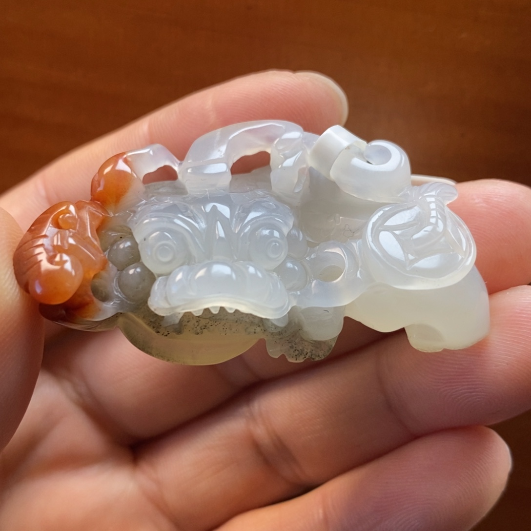 石英质玉（黄龙玉）未镶嵌颈饰