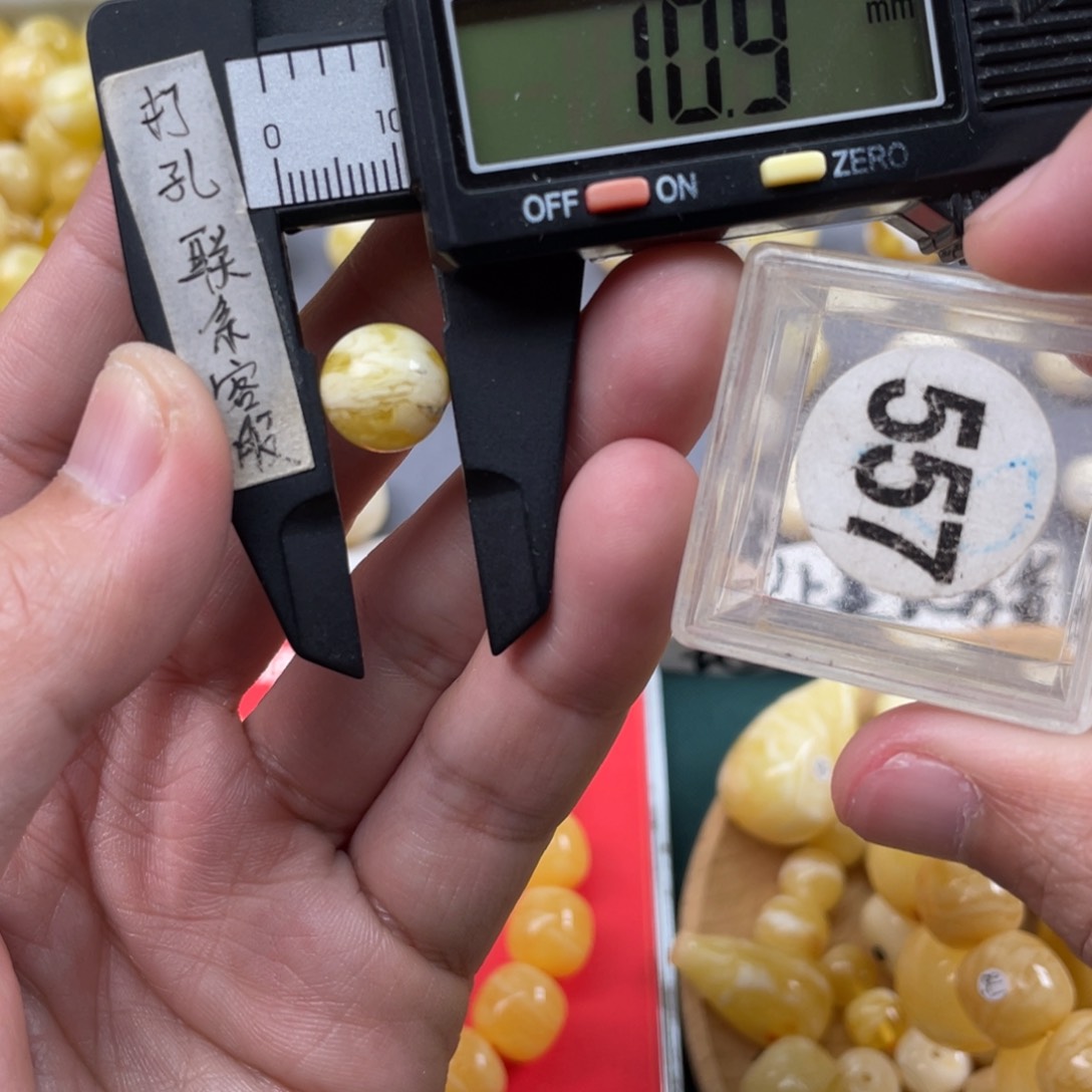 蜜蜡珠宝奇石未镶嵌