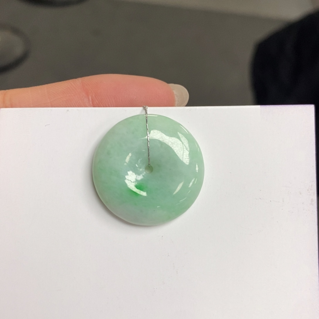 翡翠颈饰未镶嵌平安扣