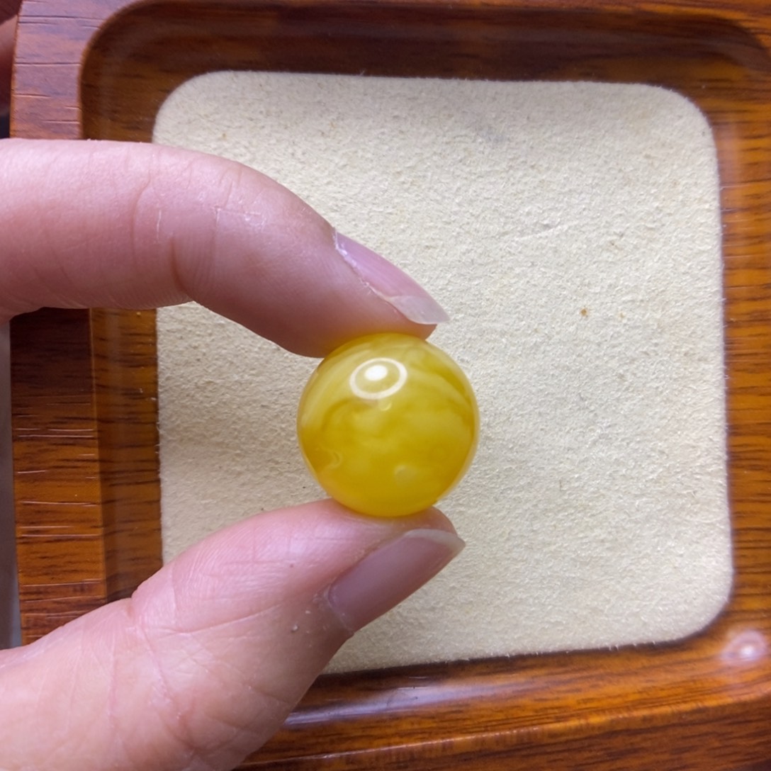 琥珀颈饰未镶嵌八****叔敏