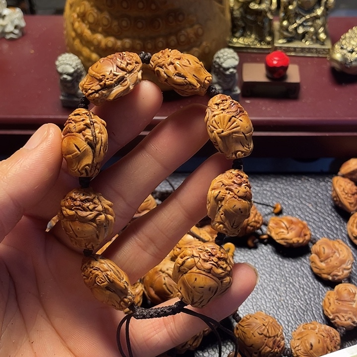 大桃核雕刻瑕疵钟馗