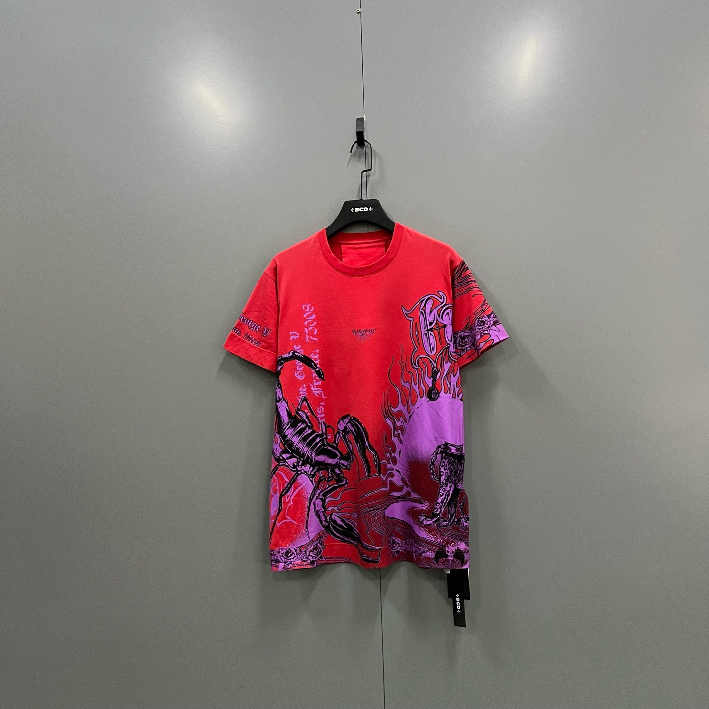 95新 Givenchy/纪梵希 c69 蝎子图案印花短袖XXS码 016457 无领标