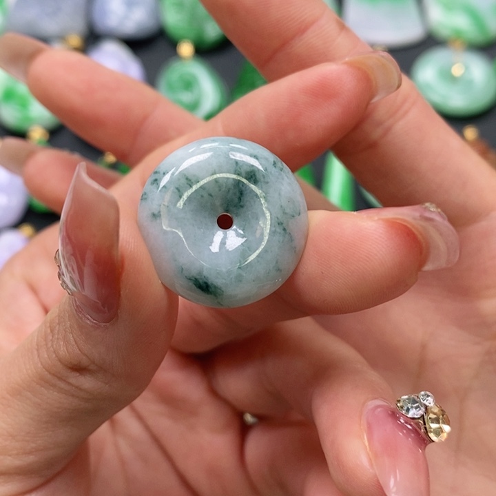 翡翠颈饰未镶嵌吊坠