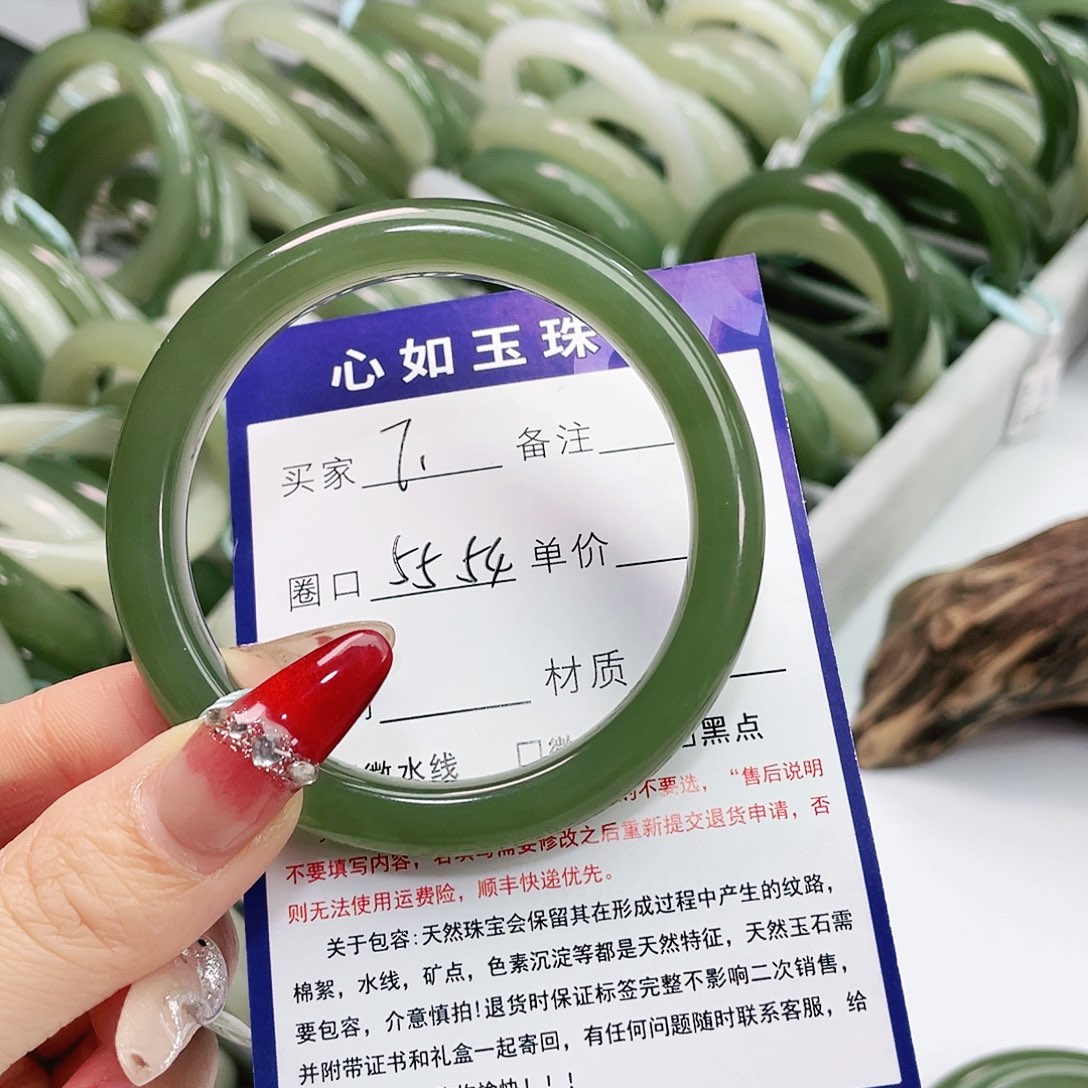 和田玉手镯未镶嵌潼*?