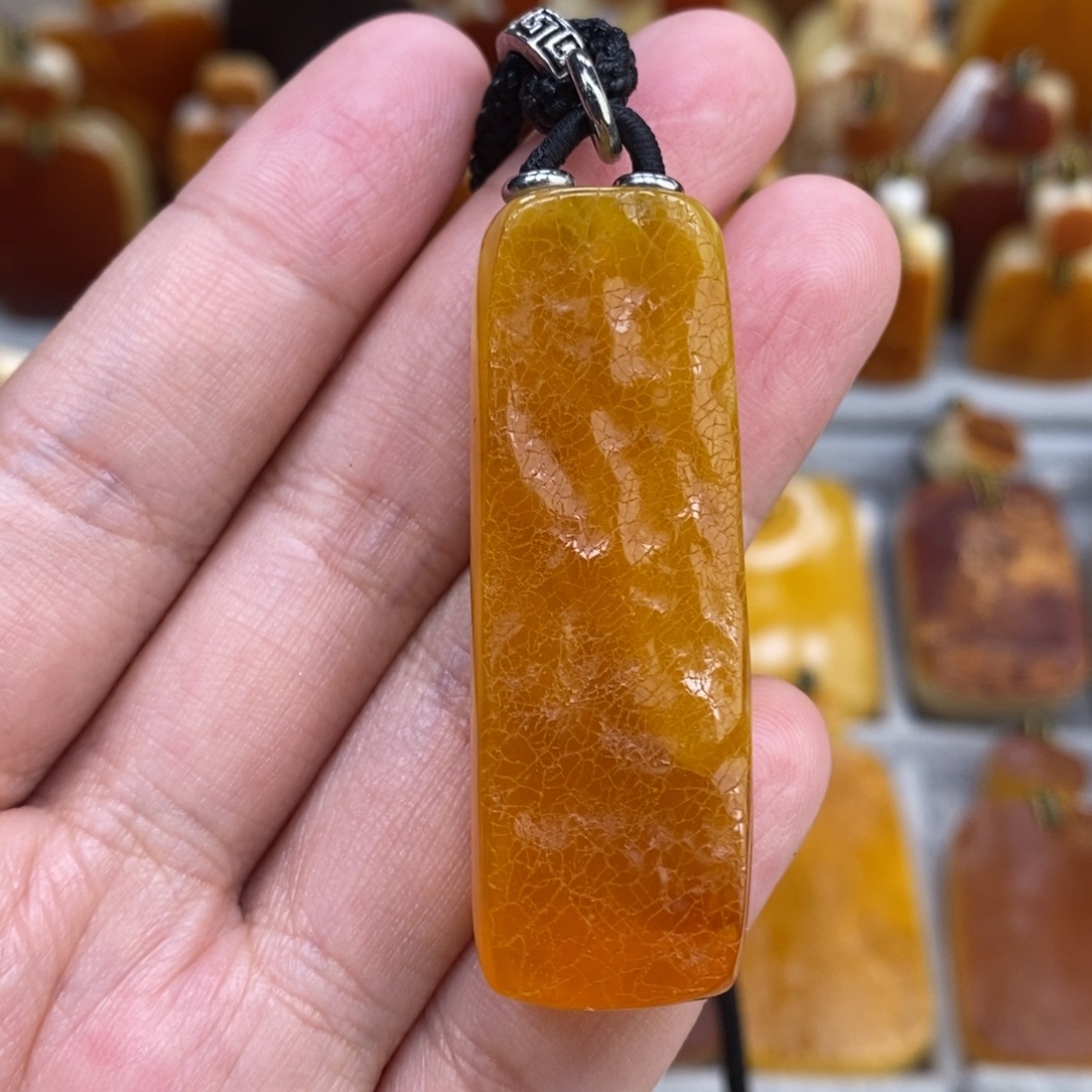 蜜蜡未镶嵌珠宝奇石