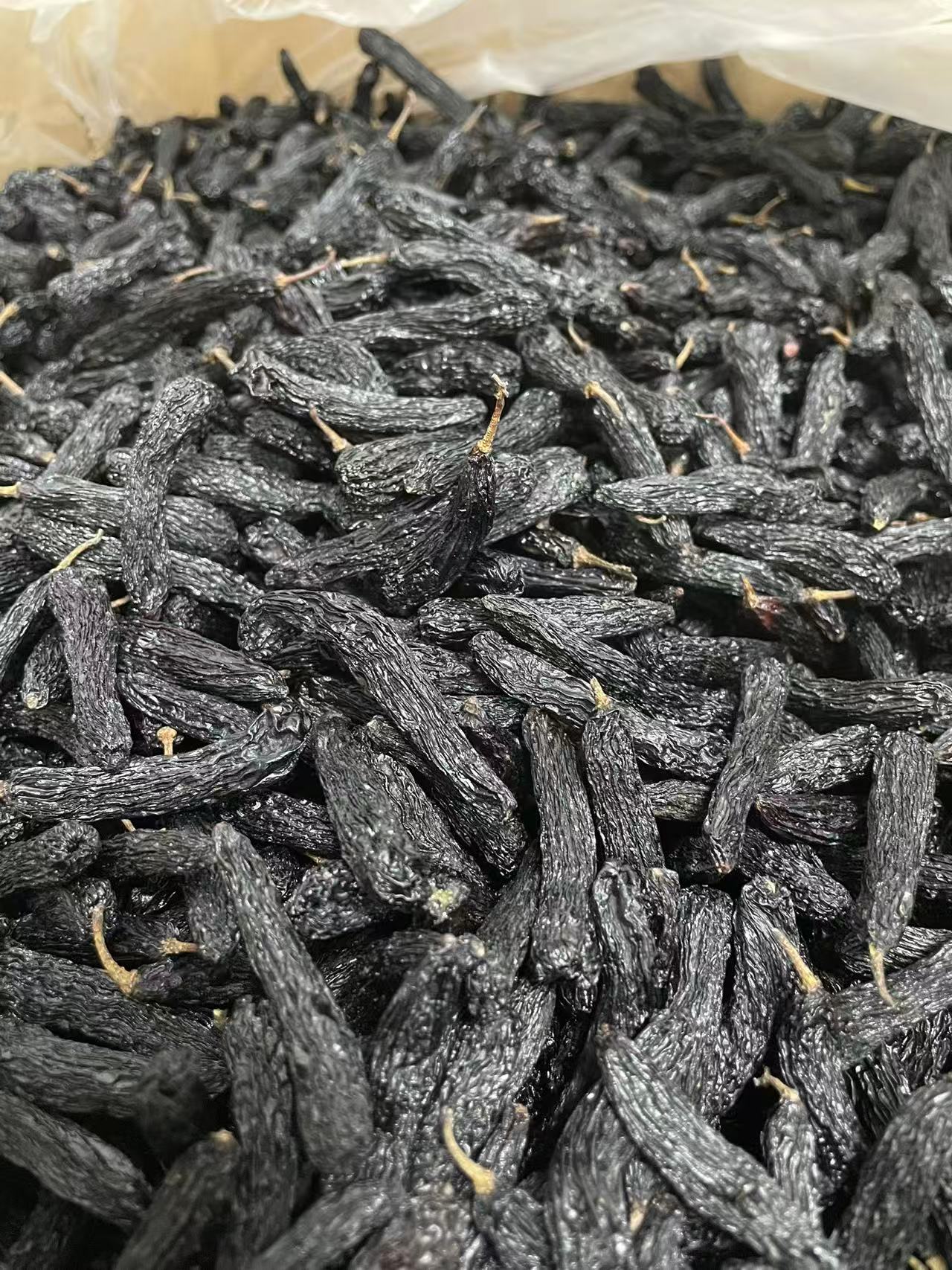 新疆自然吊干蓝宝石葡萄干自然风干软糯香甜无籽零食