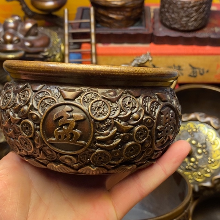 铜器摆件做工精良