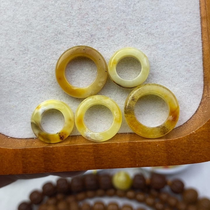 蜜蜡未镶嵌裸石瑕疵有坑内直径卡8.5-11.3