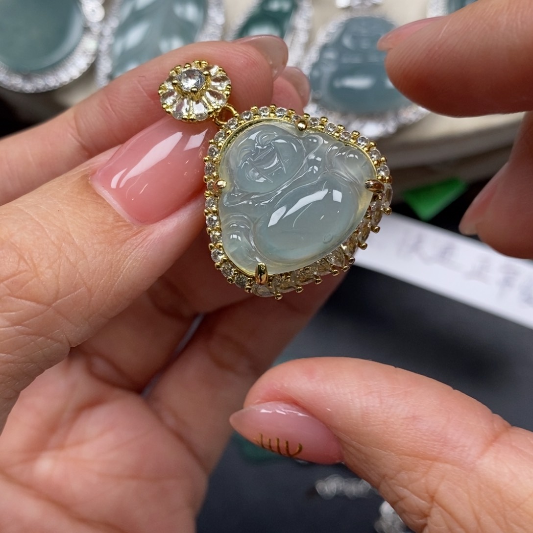 翡翠颈饰未镶嵌翡翠