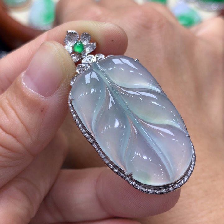 翡翠吊坠(不含链)18K金镶嵌