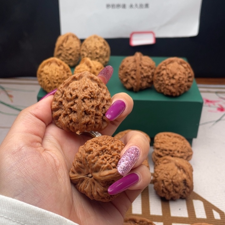 王***木文玩核桃吊坠南疆