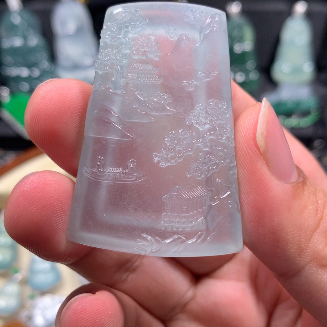 翡翠未镶嵌颈饰高冰起光山水牌