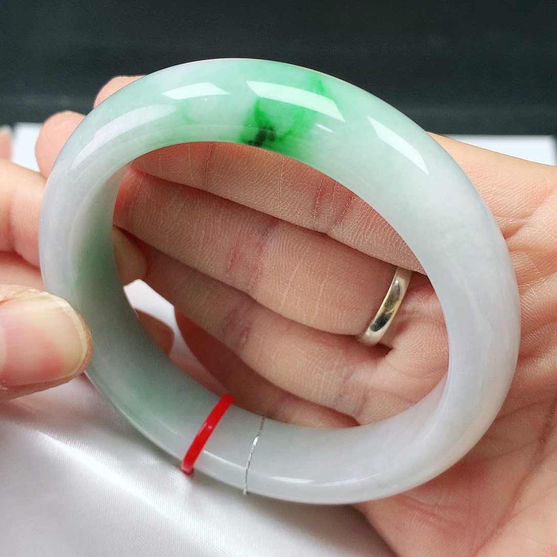 翡翠手镯未镶嵌53圈