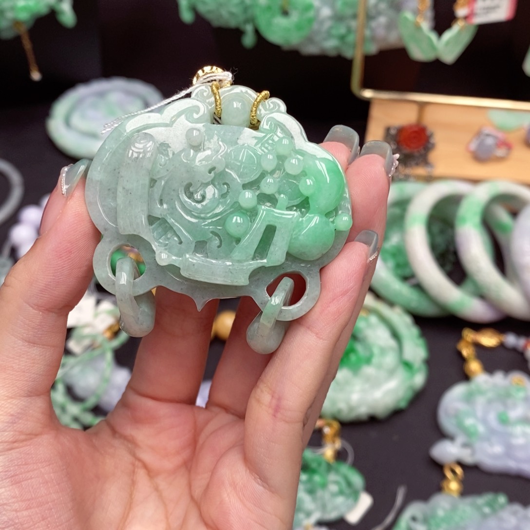 翡翠未镶嵌颈饰翡翠