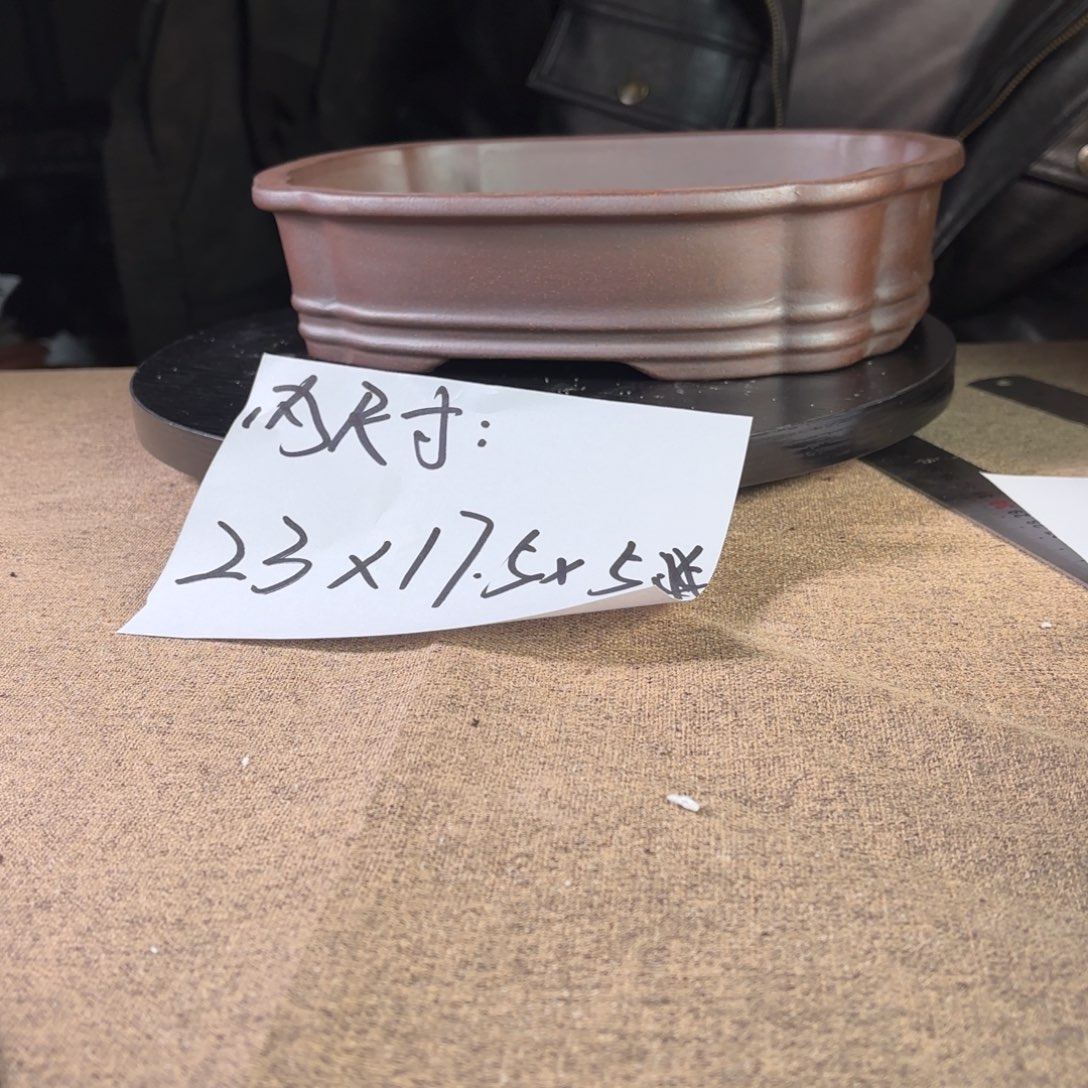 A宜兴紫砂小花盆