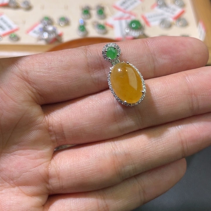 翡翠未镶嵌颈饰吊坠