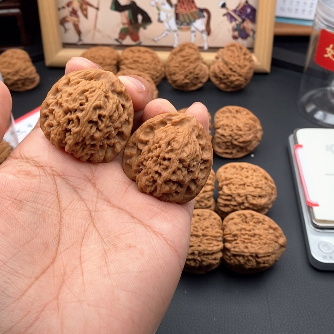 文玩核桃吊坠好运南将石文玩核桃