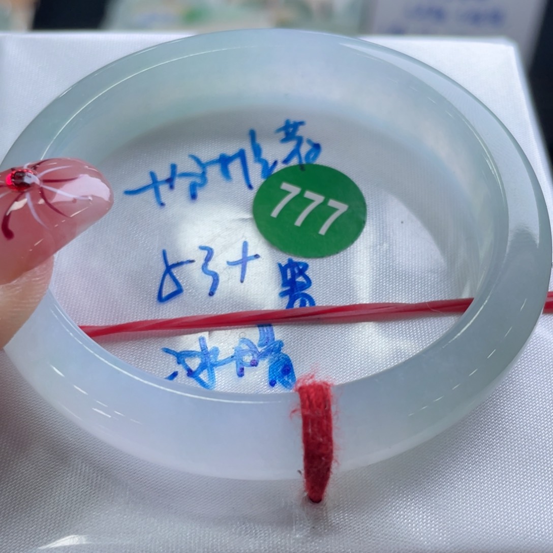 翡翠手镯未镶嵌翡翠手镯