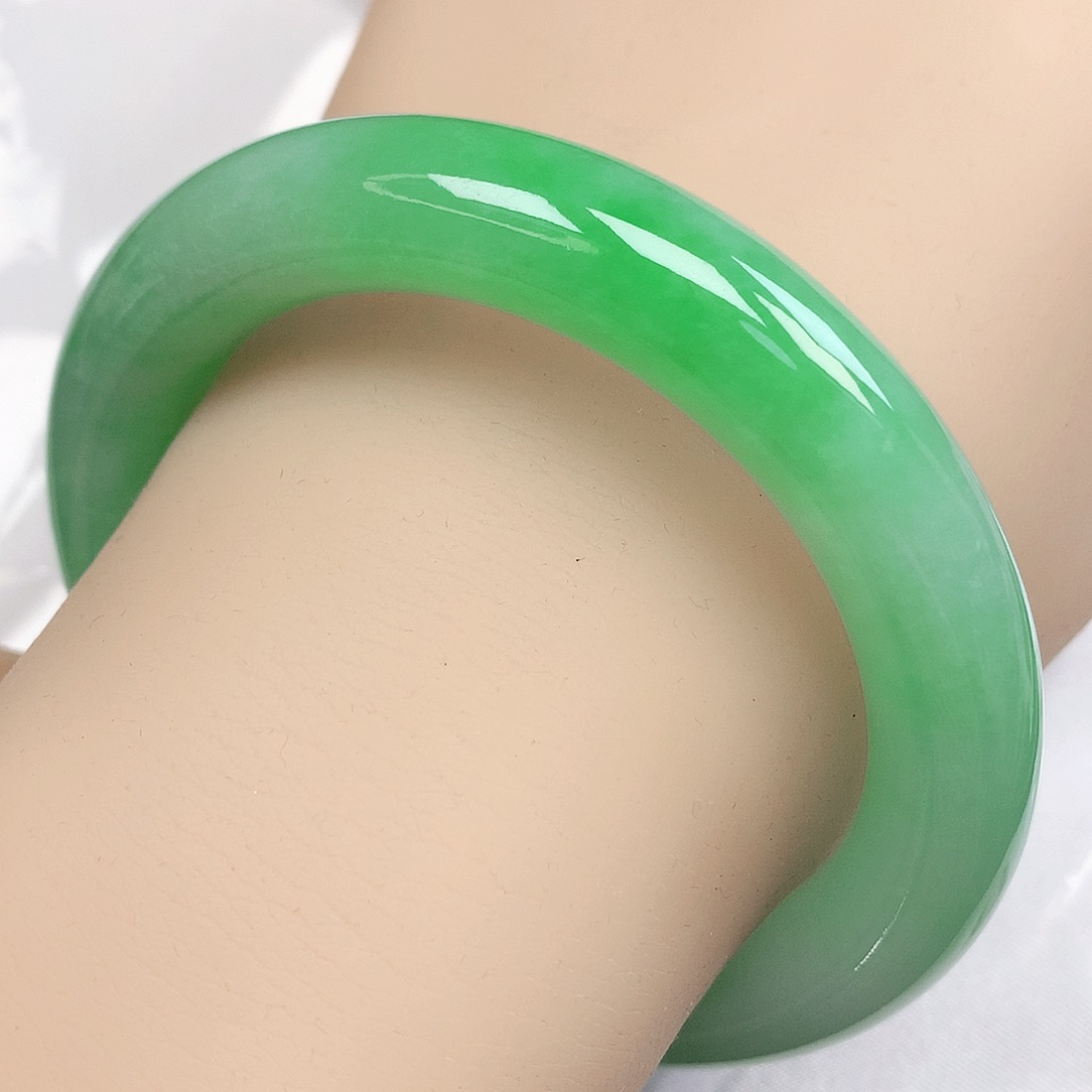 翡翠手镯未镶嵌抖音587