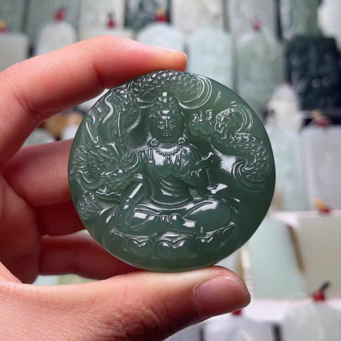 和田玉挂件未镶嵌好*生