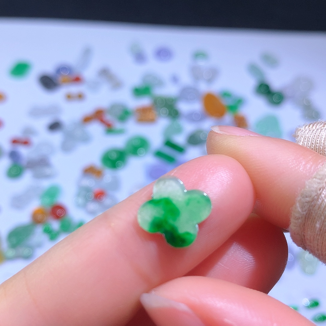 翡翠颈饰未镶嵌四叶