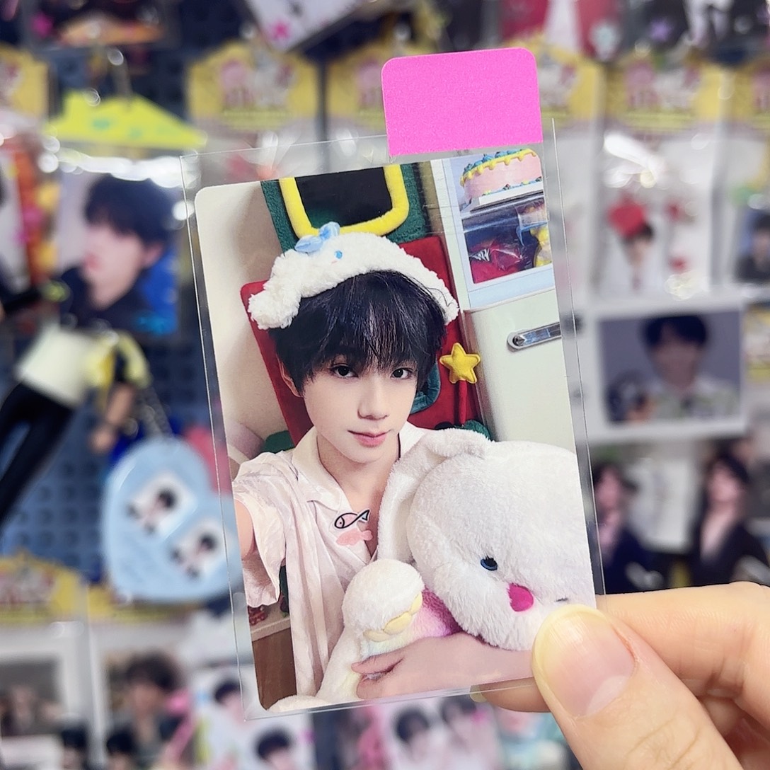 噜噜抱兔子小卡维瑕