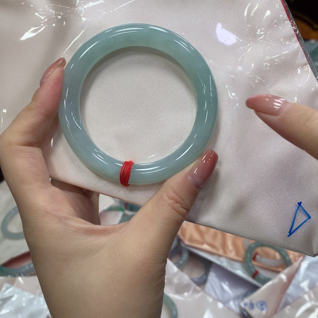 翡翠手镯未镶嵌用****9买断