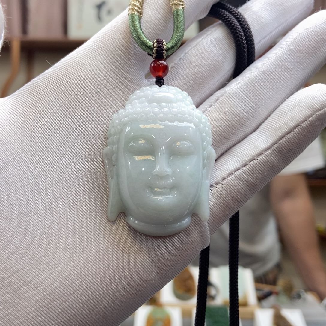 翡翠未镶嵌颈饰出人头地