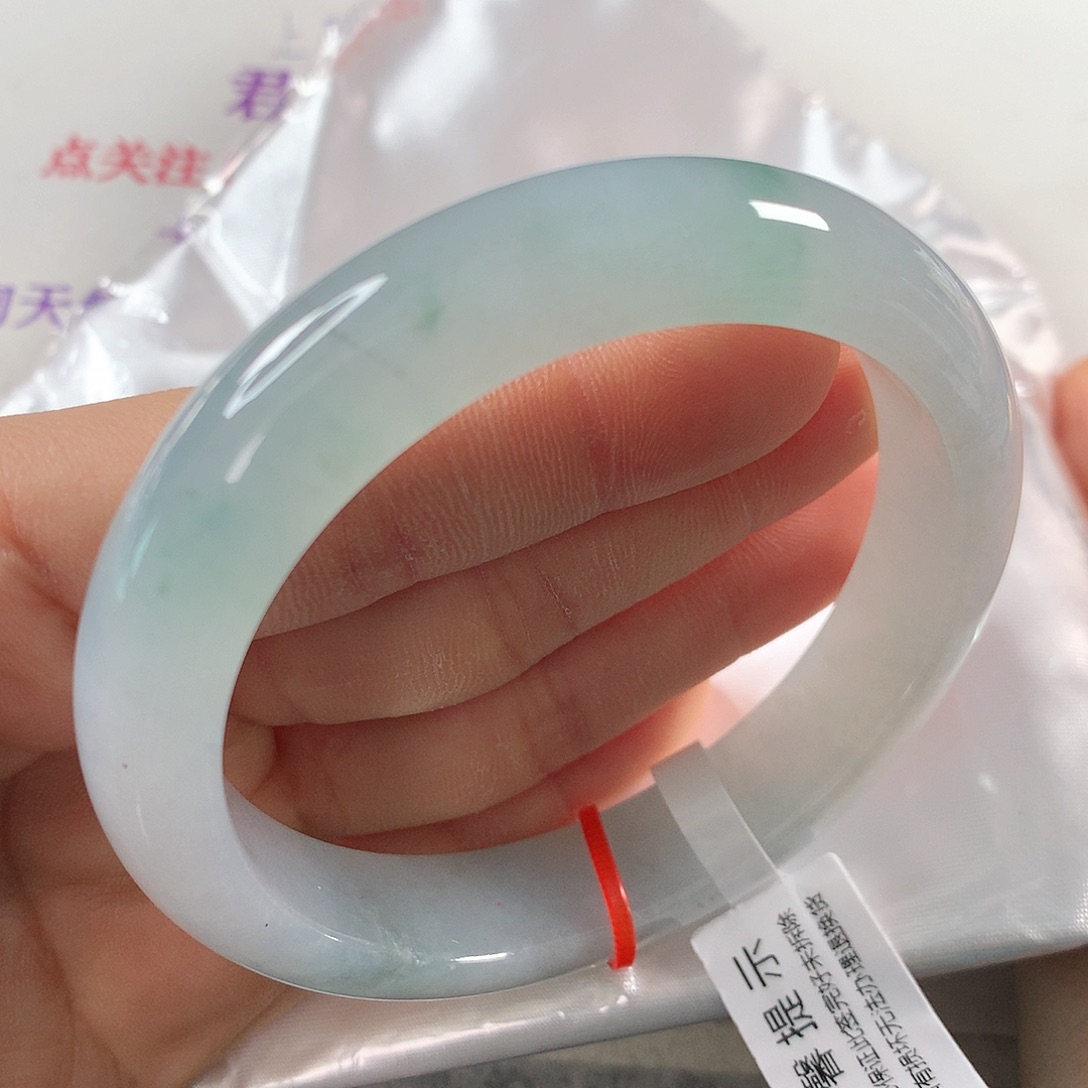 翡翠手镯未镶嵌 正圈①①⑥