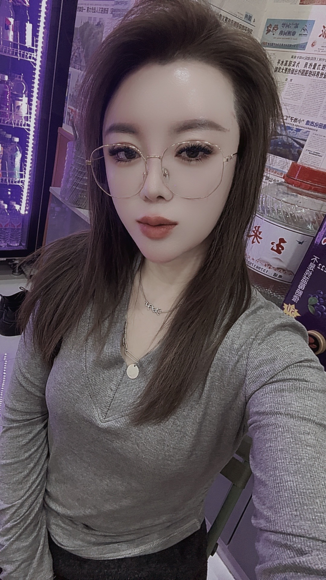 新款时尚灰色小衫