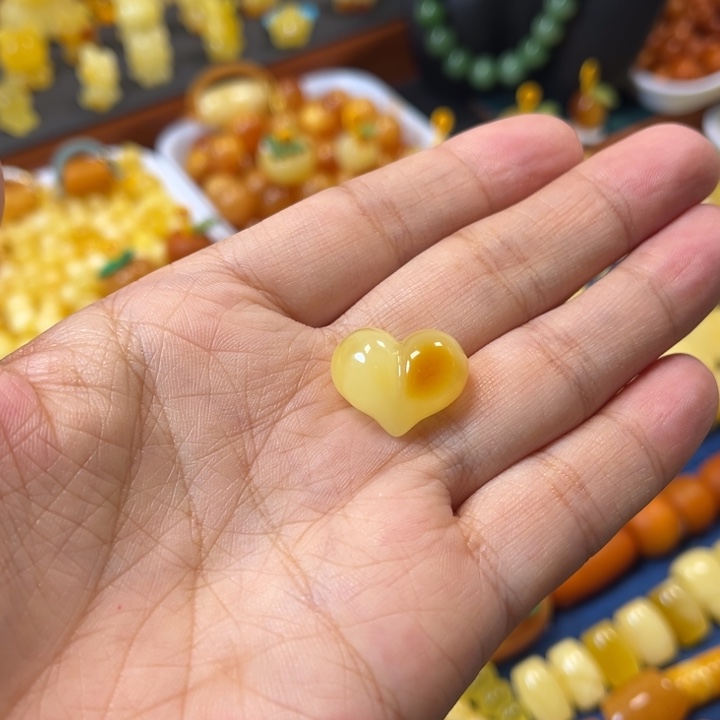 琥珀未镶嵌裸石卡19屁桃爱心