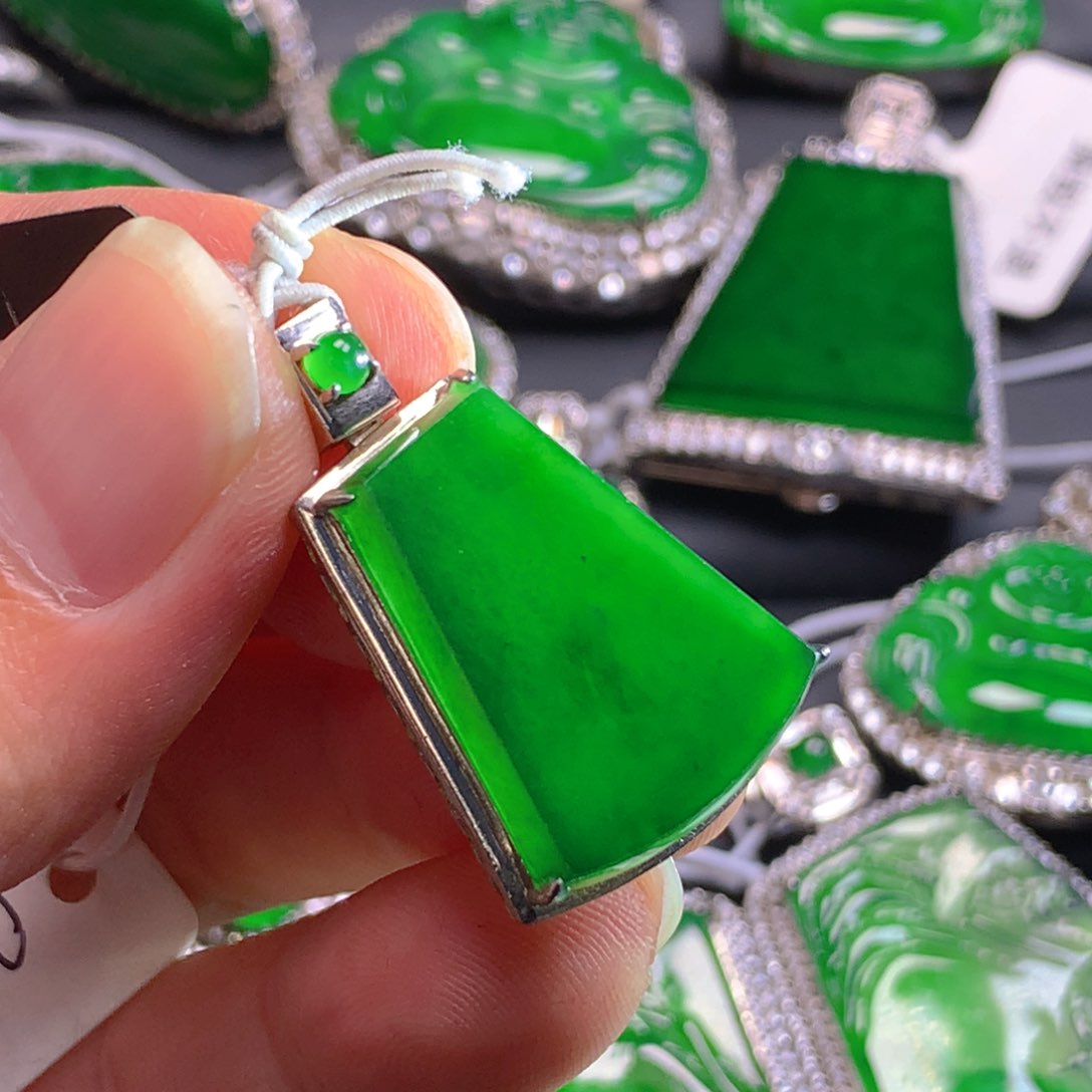 【闪购商品】翡翠颈饰未镶嵌翡翠