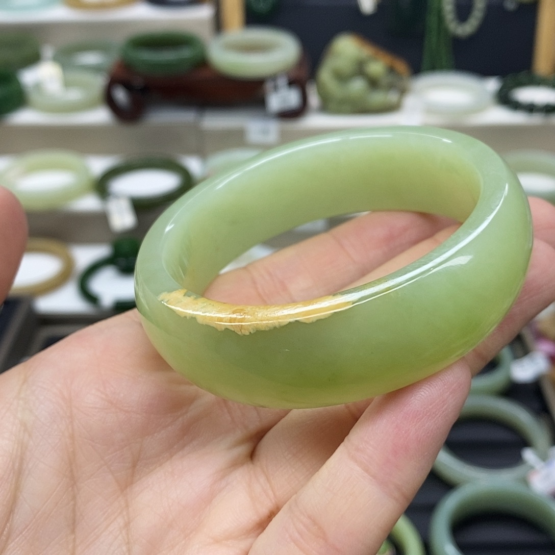 和田玉未镶嵌手镯