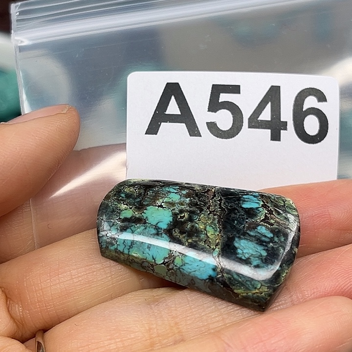 芬***姐绿松石未镶嵌颈饰