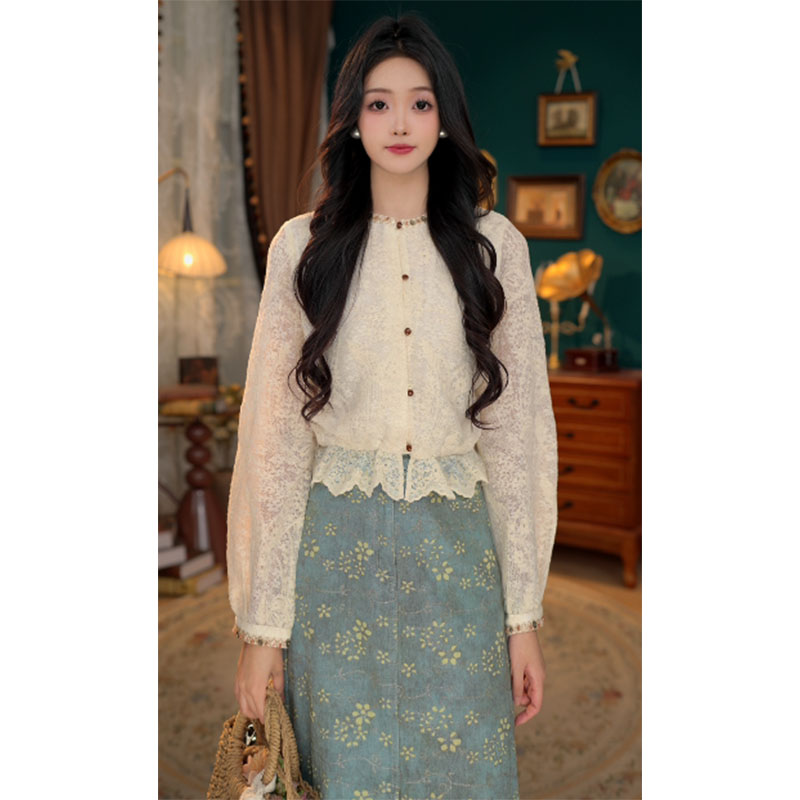 梦瑶【安妮日记】春秋新款设计感衬衫女蕾丝短款衬衣上衣WS1115024