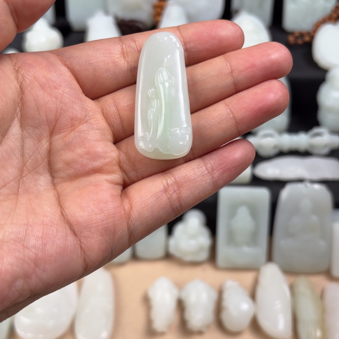 敏***敏和田玉未镶嵌颈饰