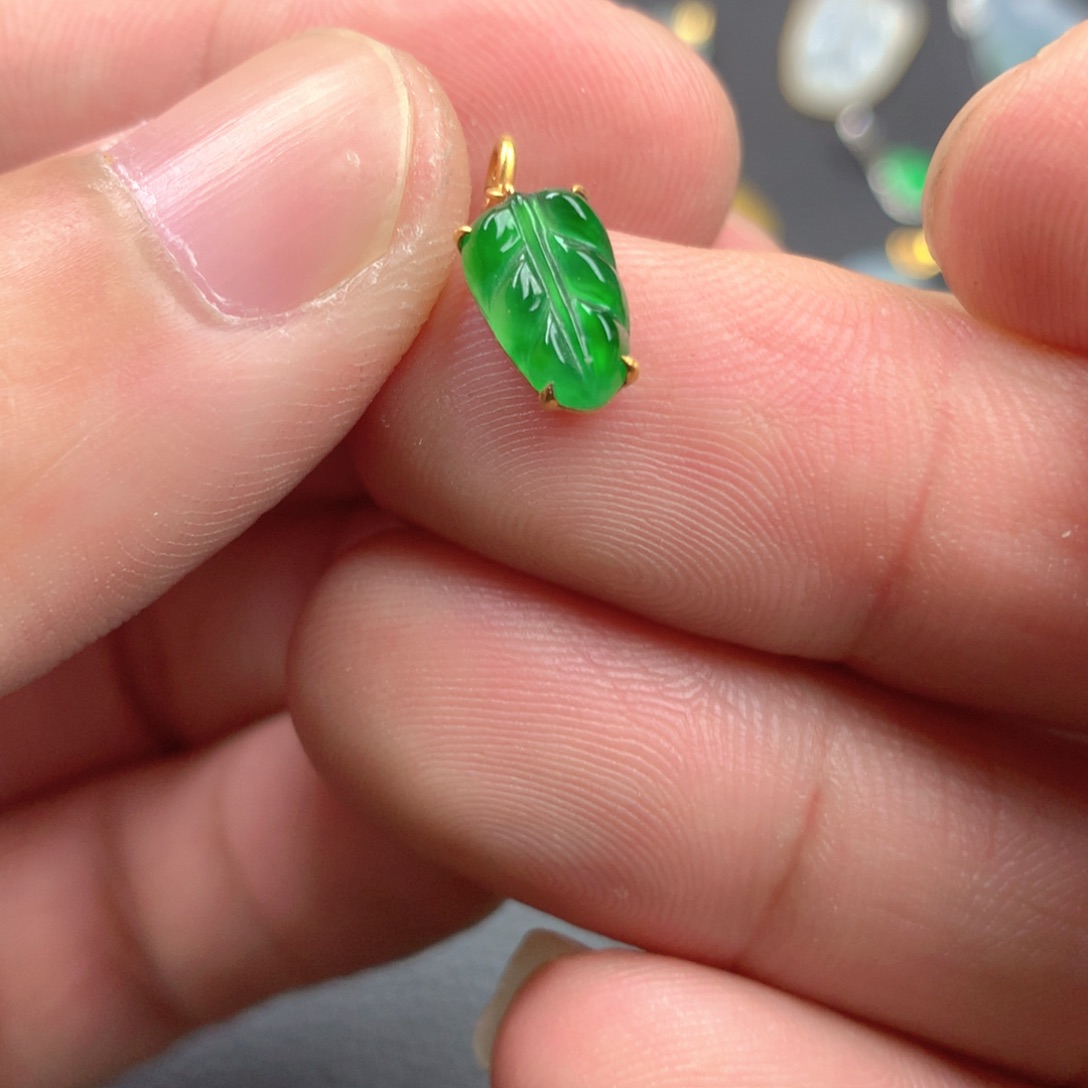 【闪购商品】颈饰18K金镶嵌翡翠翡翠