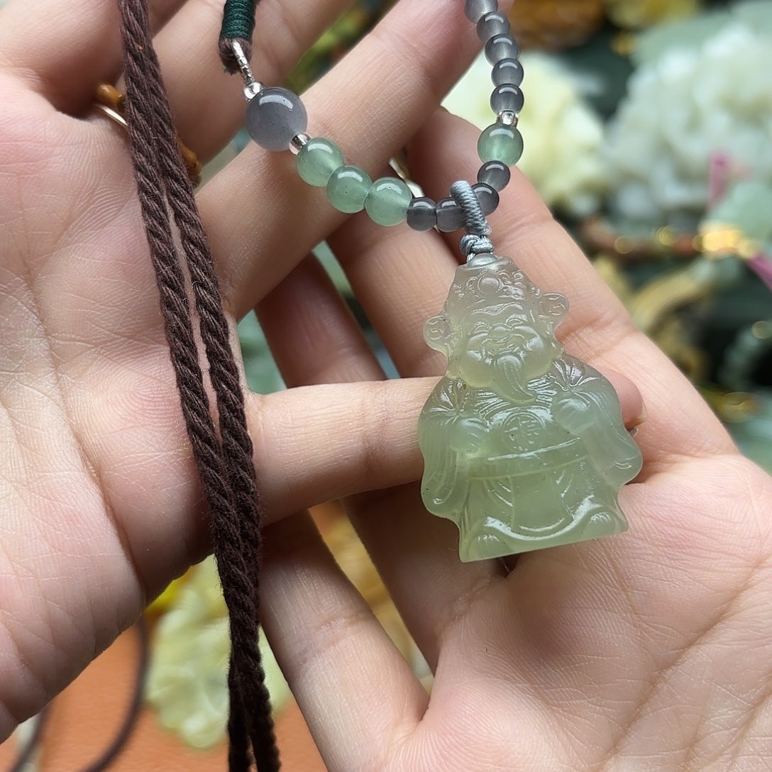 蛇纹石玉未镶嵌颈饰