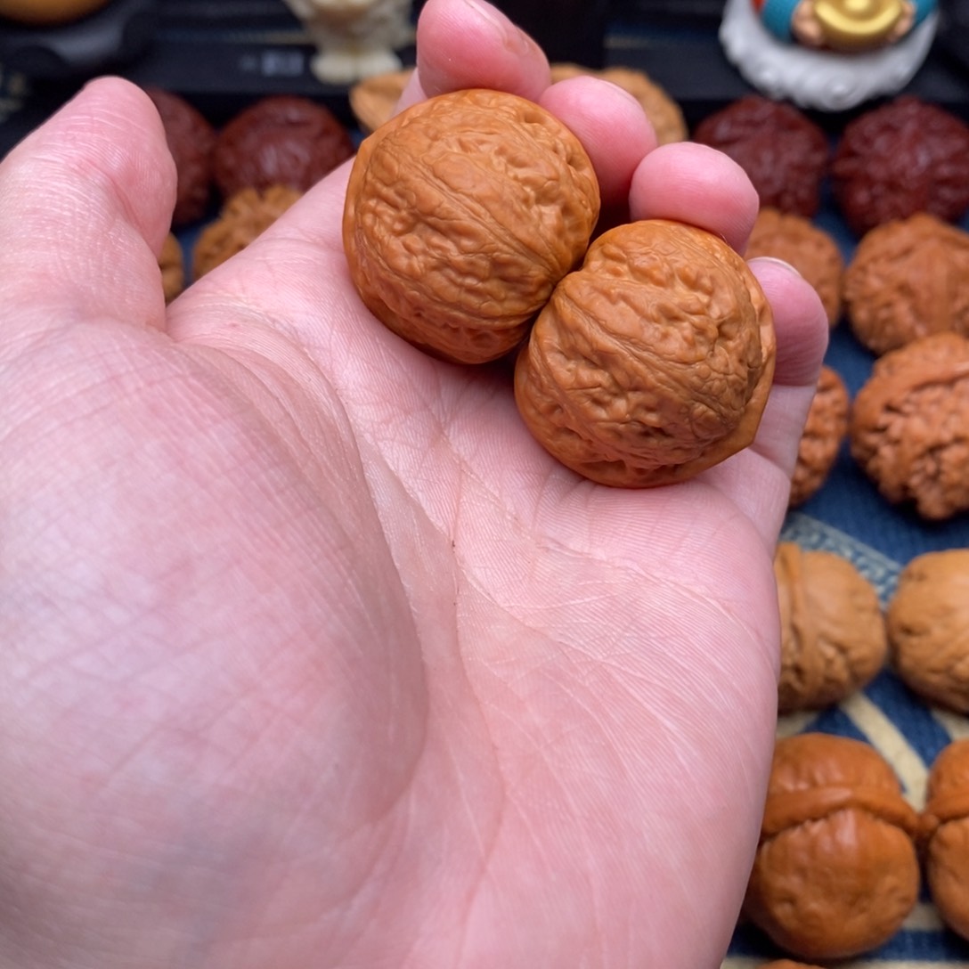 文玩核桃把件南****?精品小手捻