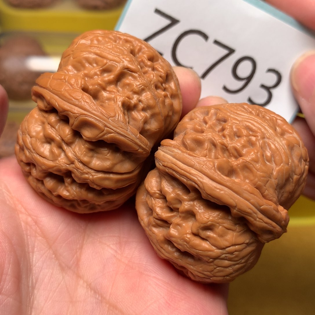 文玩核桃把件小****毕业肉球元宝45