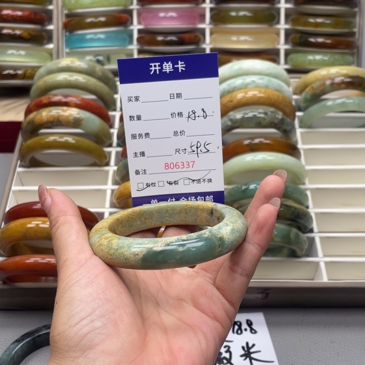 不***子未镶嵌蛇纹石玉手镯