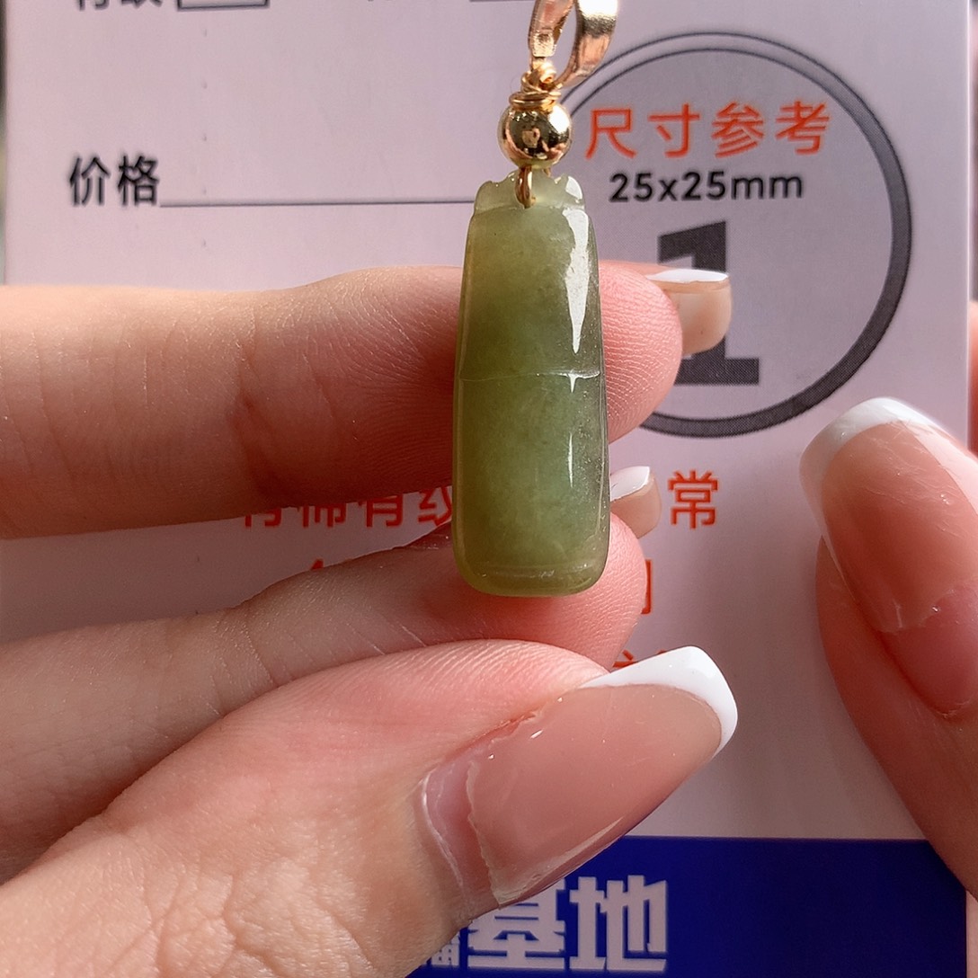 颈饰未镶嵌翡翠 