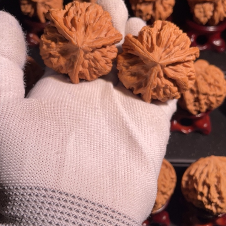 龙***文玩核桃吊坠44帝王奔